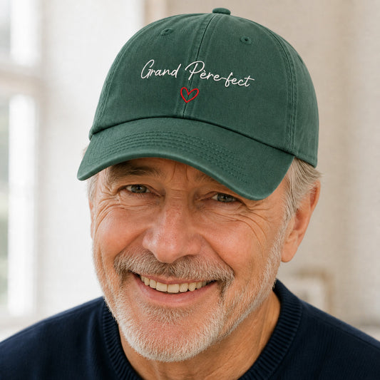Casquette Grand Père-fect Forest portée en trois-quarts en cadrage rapproché