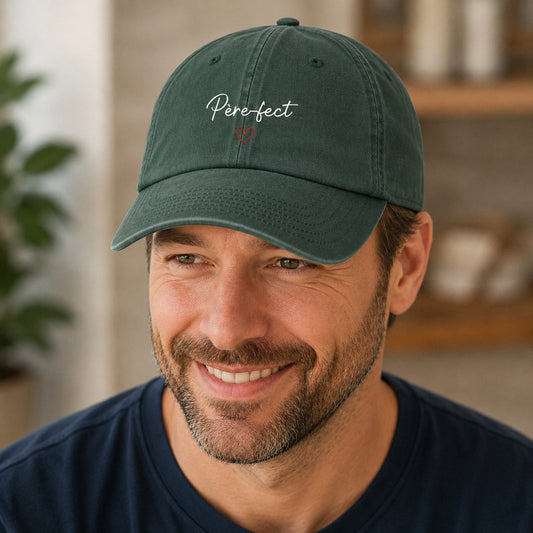 Casquette personnalisée papa Père-fect forest portée en trois-quarts