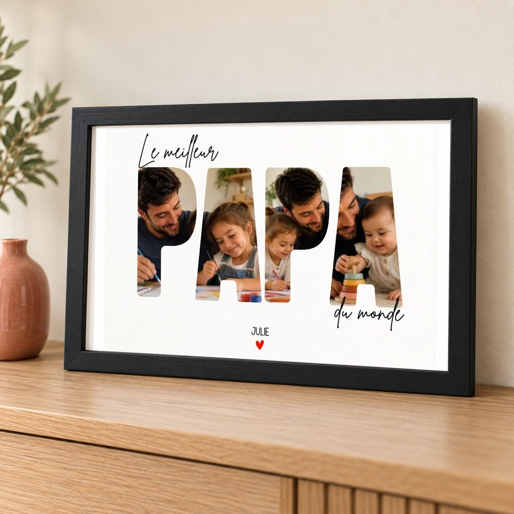 Affiche personnalisée Le meilleur Papa du monde posée sur un meuble en bois