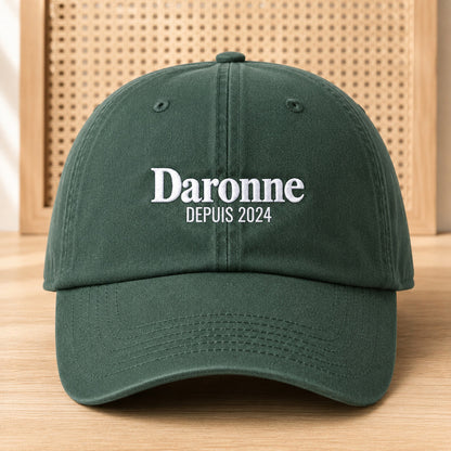 Casquette Daronne Forest posée et centrée en cadrage rapproché