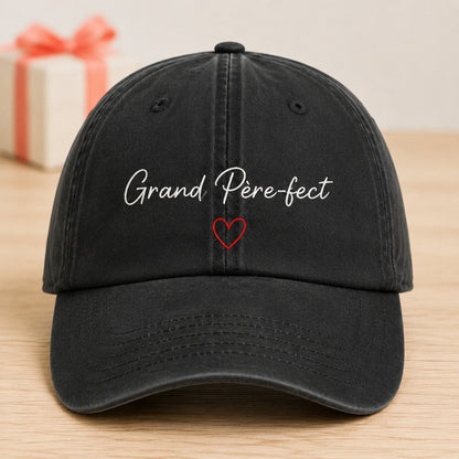 Casquette Grand Père-fect noire posée et centrée en cadrage rapproché