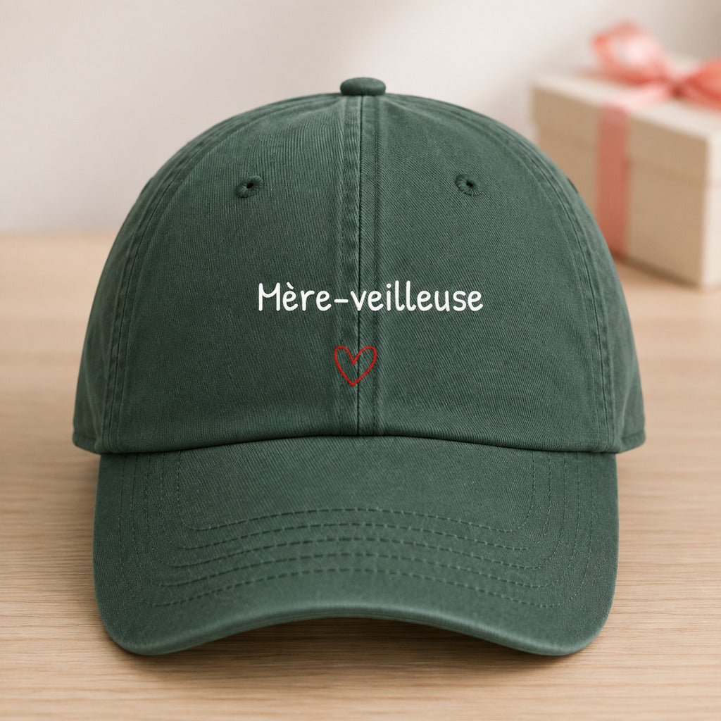 Casquette Mère-veilleuse Forest posée et centrée en cadrage rapproché