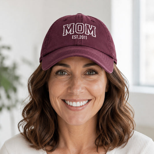 Casquette MOM Bordeaux portée de face