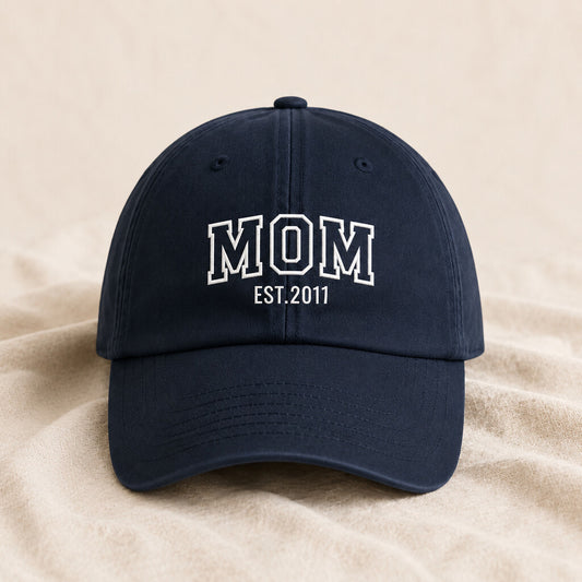 Casquette MOM marine posée et centrée