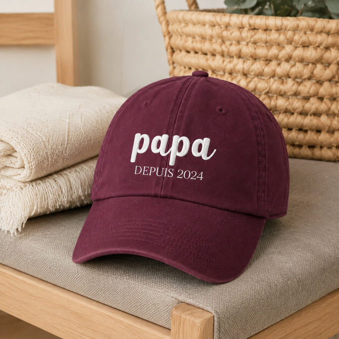 Casquette Papa depuis Bordeaux posée dans une entrée chaleureuse
