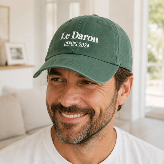 Casquette personnalisée brodée Le Daron portée Forest