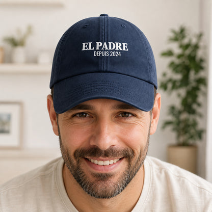Casquette personnalisée brodée EL PADRE portée Marine