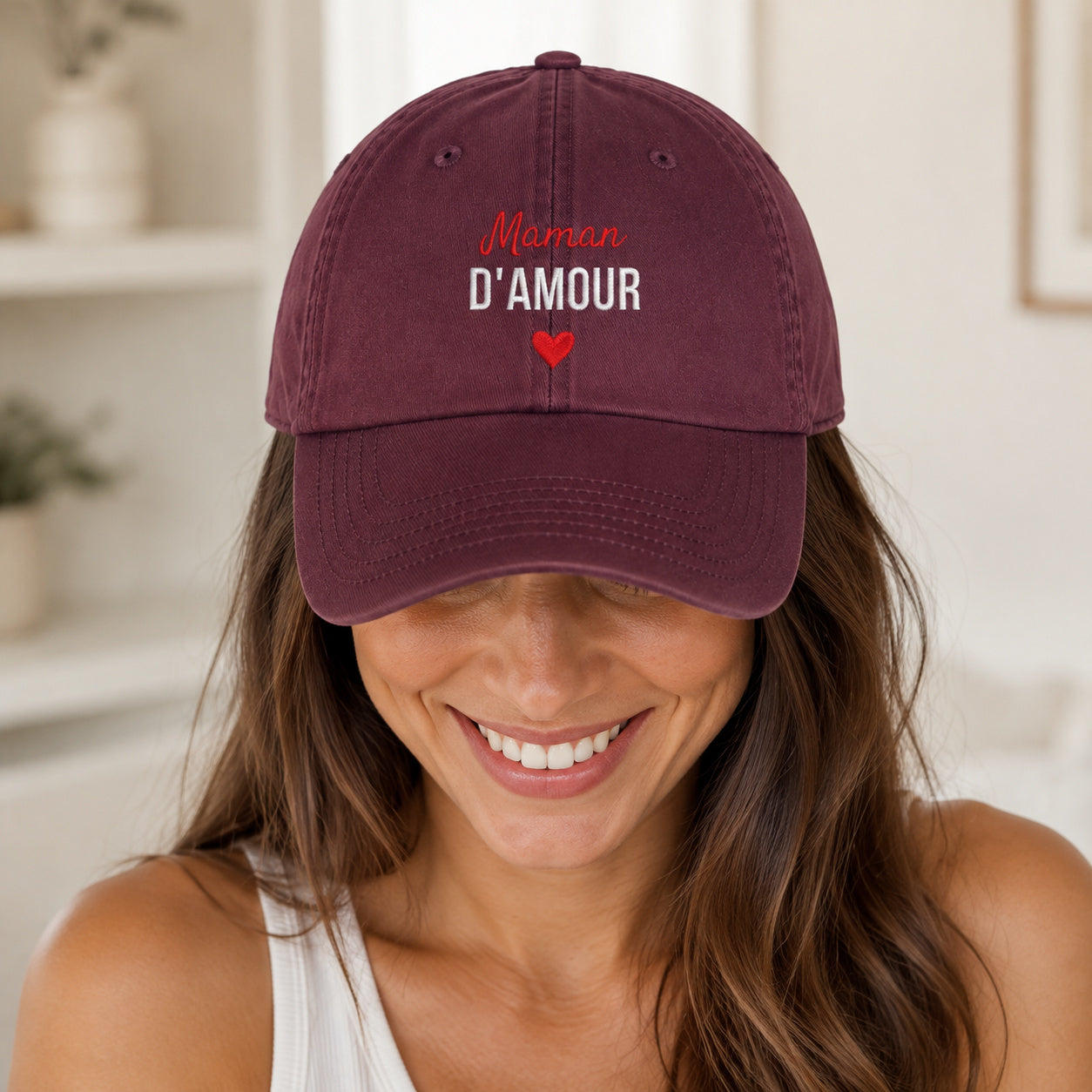 Casquette personnalisée brodée Maman d'amour portée Bordeaux