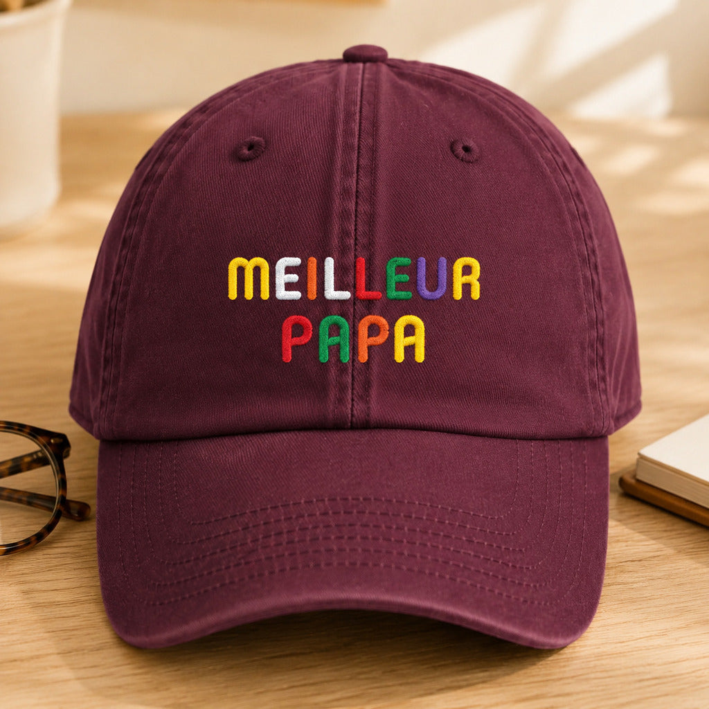 Casquette personnalisée Meilleur papa bordeaux posée en intérieur