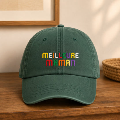 Casquette personnalisée Meilleure maman forest posée en intérieur