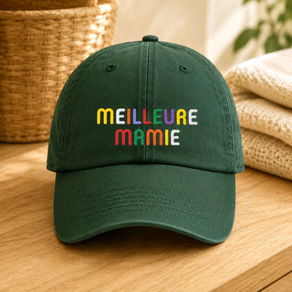 Casquette personnalisée Meilleure mamie forest posée en intérieur