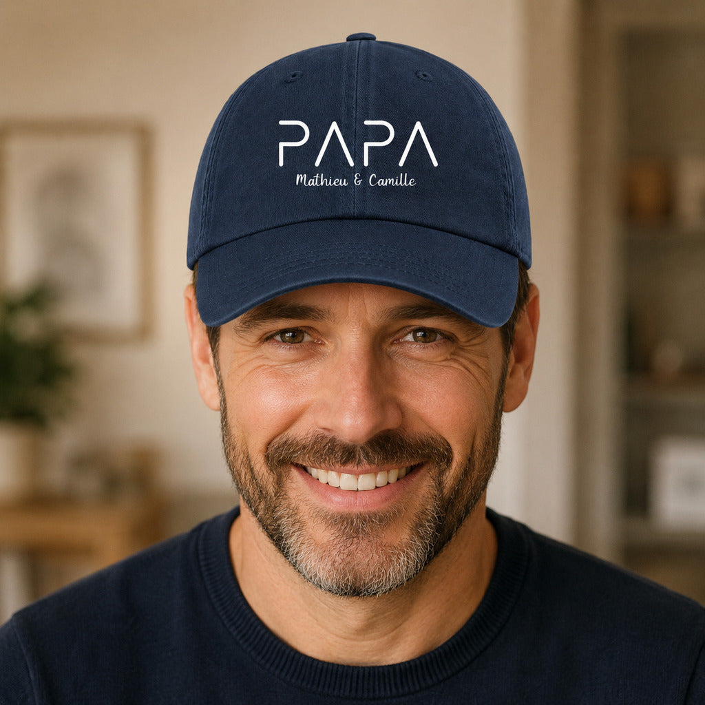 Casquette personnalisée papa PAPA et prénoms marine portée de face