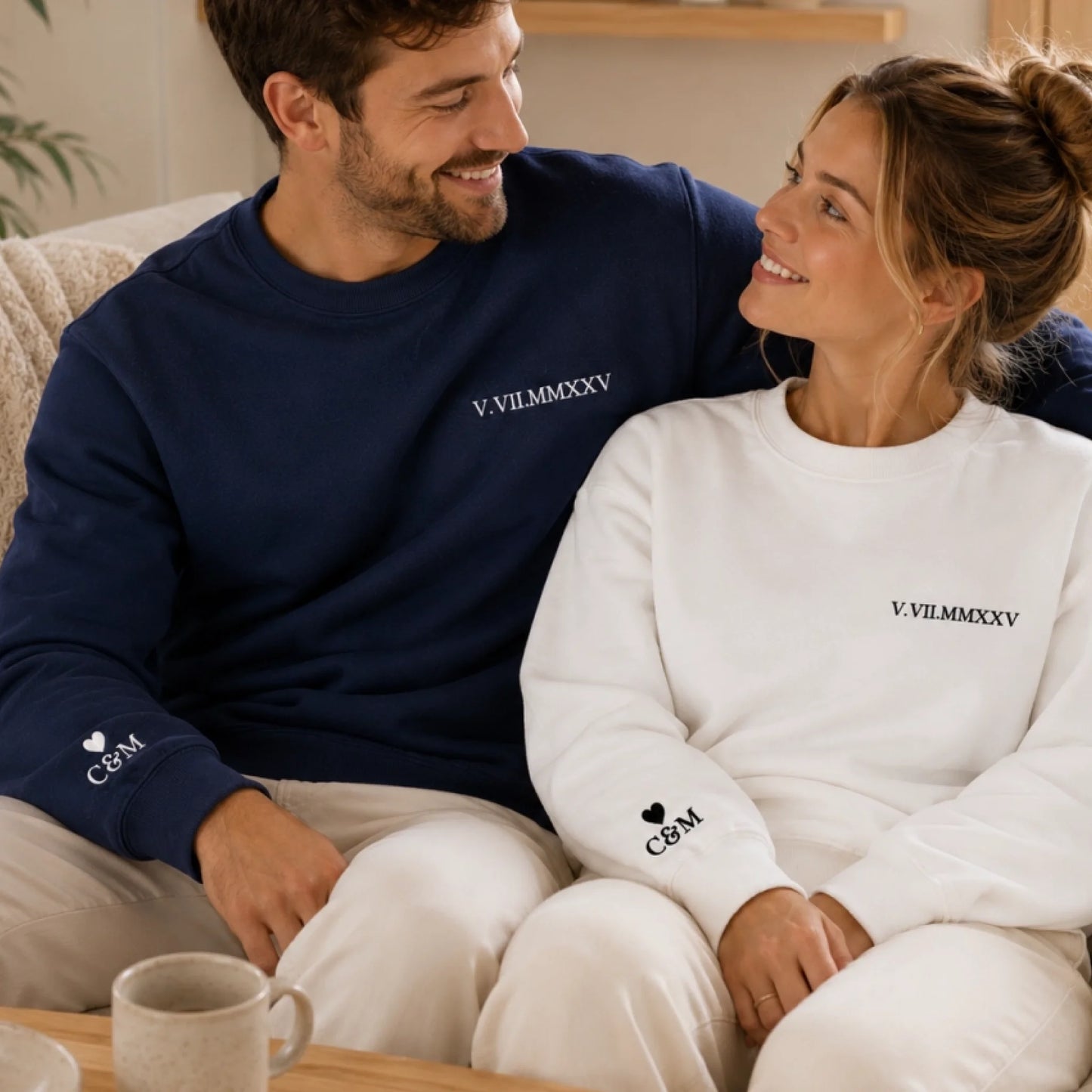 Pull personnalisé couple brodé date – vue 5