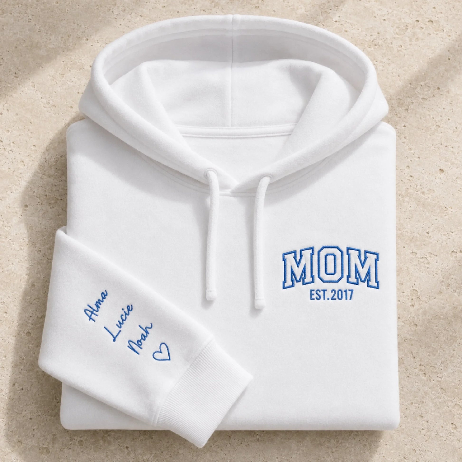 Sweat à capuche personnalisé maman - MOM et prénoms des enfants – vue 4