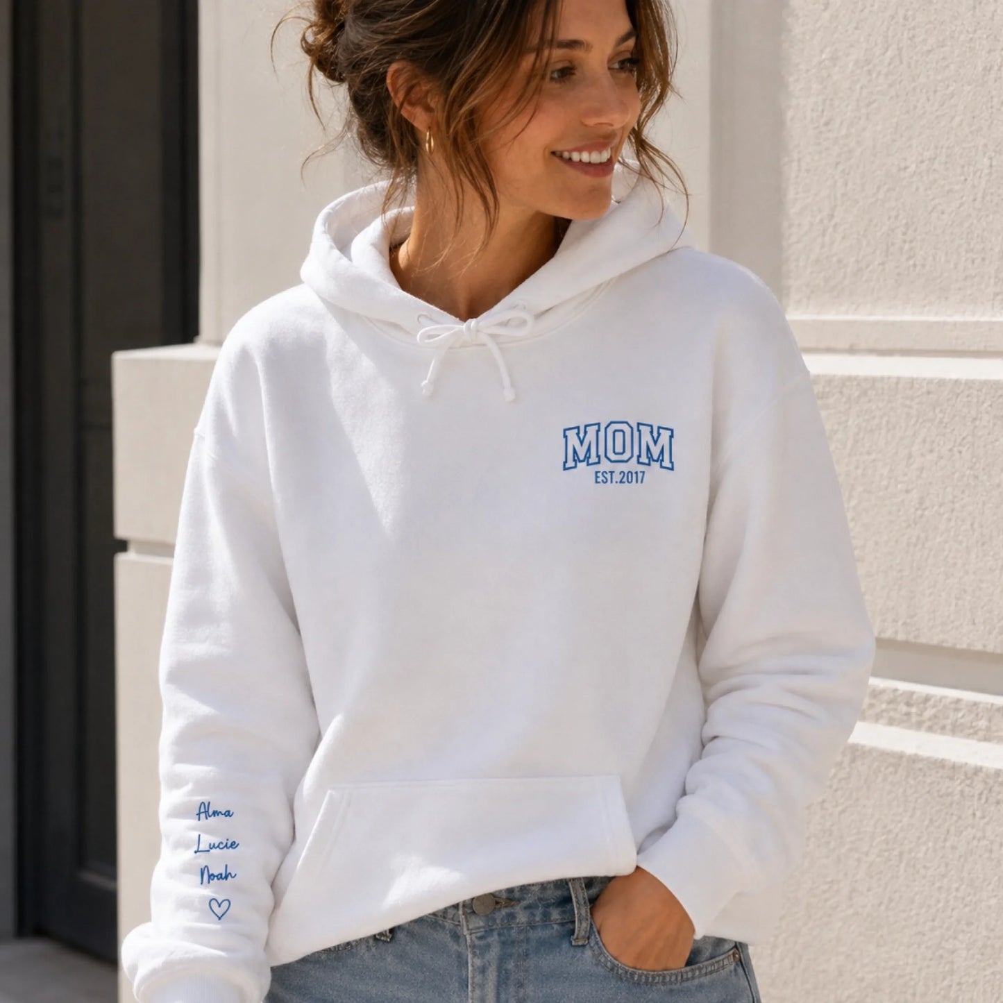 Sweat à capuche personnalisé maman - MOM et prénoms des enfants – vue 5