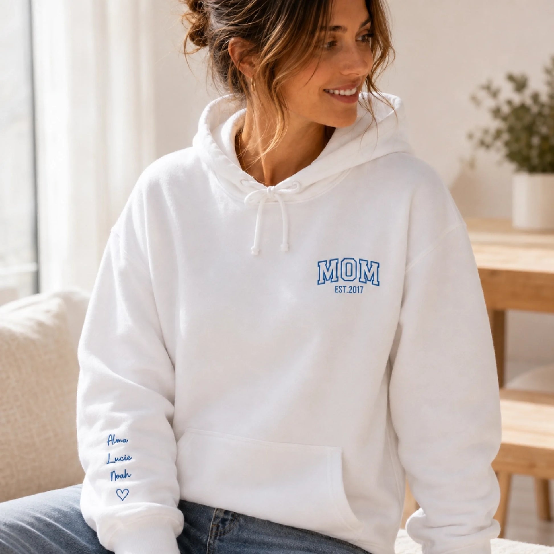 Sweat à capuche personnalisé maman - MOM et prénoms des enfants – vue 6