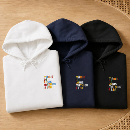Sweat personnalisé Mamie - Prénoms multicolore brodé - flatlay multicolore 2