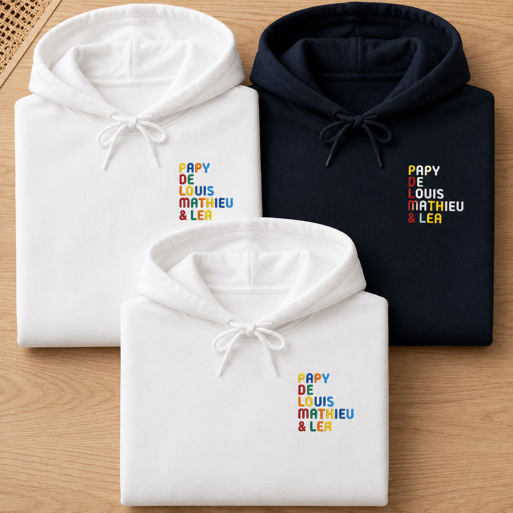 Sweat personnalisé Papy - Prénoms multicolore brodé - flatlay blanc et marine 2