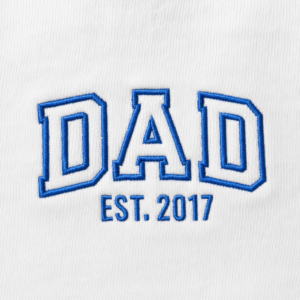 T-shirt brodé personnalisé DAD – détail broderie poitrine