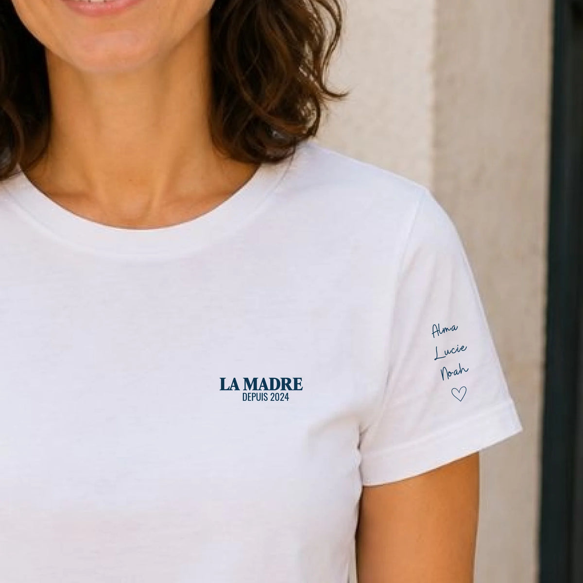 T-shirt La Madre personnalisé – Cœur, prénoms et année – vue 2