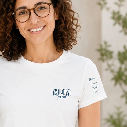 T-shirt MOM personnalisé – Cœur, prénoms et année