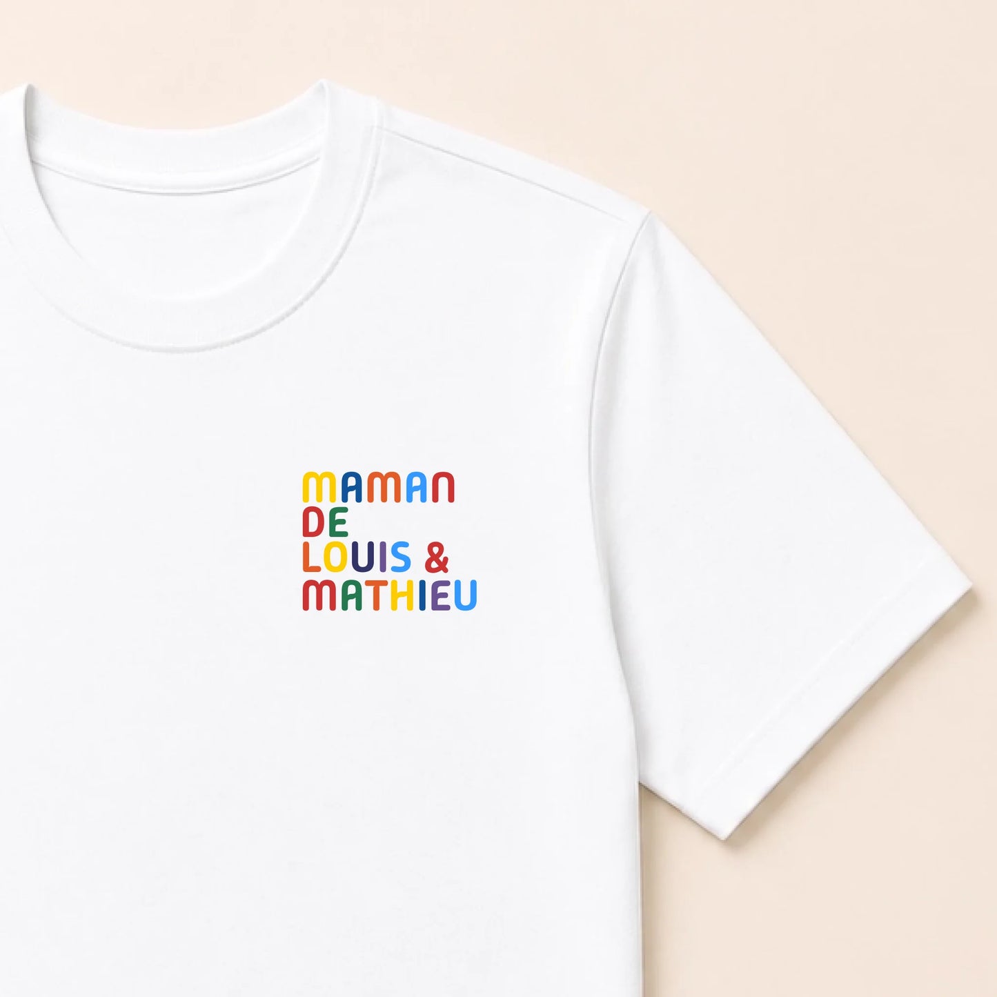 T-Shirt personnalisé Maman - Prénoms multicolore brodé – vue 2
