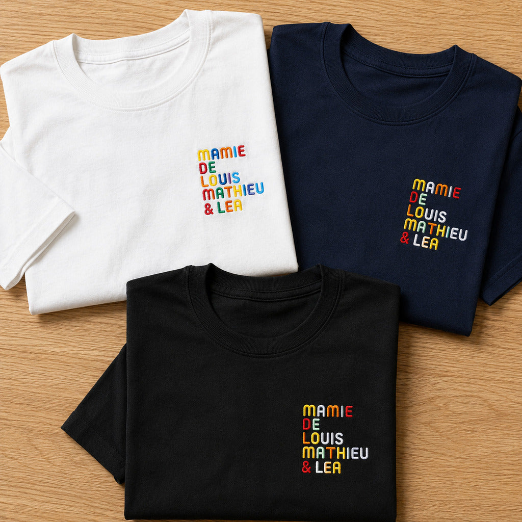T-Shirt personnalisé Mamie - Prénoms multicolore brodé - flatlay multicolore 2