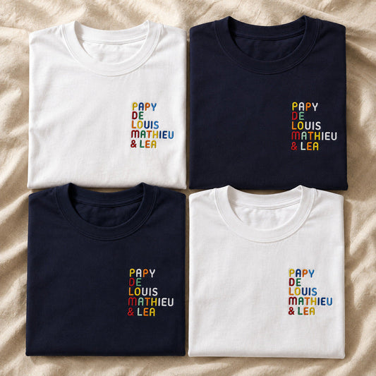 T-Shirt personnalisé Papy - Prénoms multicolore brodé - flatlay blanc et marine 1