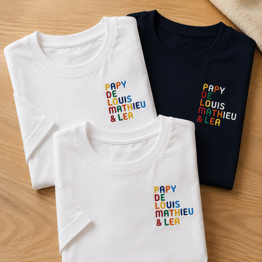 T-Shirt personnalisé Papy - Prénoms multicolore brodé - flatlay blanc et marine 2